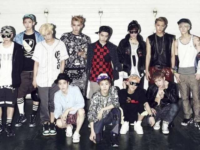 EXO演唱会365换衣服视频,那些舞台背后的魔法时刻 EXO演唱会365换衣服视频,那些舞台背后的魔法时刻