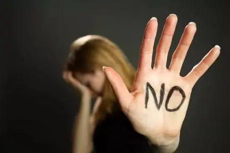 女子在酒吧被陌生人投放伟哥事件,警惕与自我保护的重要性 女子在酒吧被陌生人投放伟哥事件,警惕与自我保护的重要性