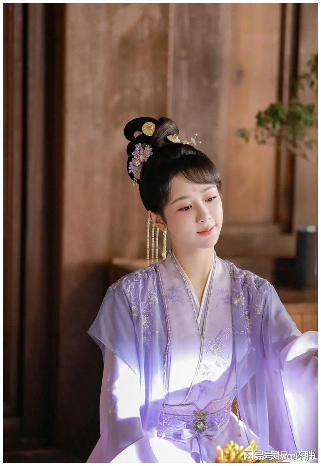 杨紫获白玉兰视后争议,背后的故事与思考 杨紫获白玉兰视后争议,背后的故事与思考