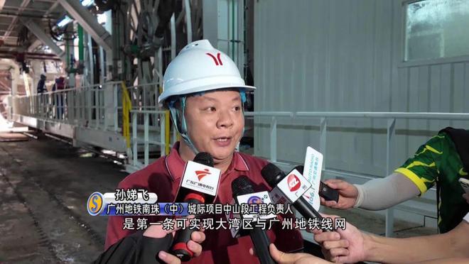 广州珠江边，一位保安的15分钟英雄壮举