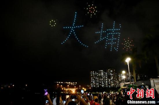香港回归29周年，无人机表演点亮维港的璀璨时刻