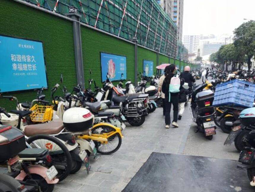 深圳一停车场改造，电动车占道现象的背后与思考