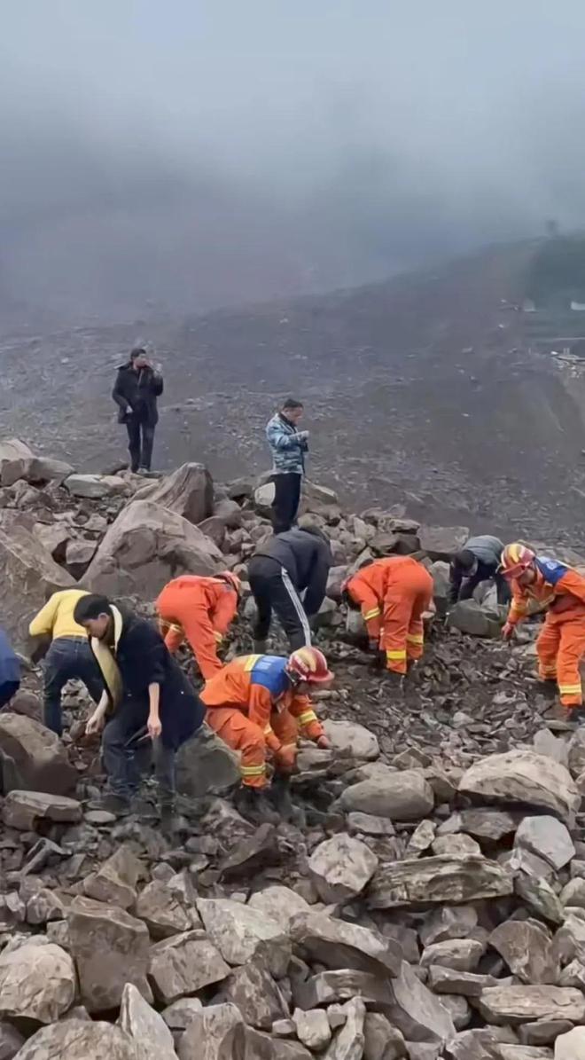 甘肃宕昌山体滑坡,31名被困人员获救的背后 甘肃宕昌山体滑坡,31名被困人员获救的背后
